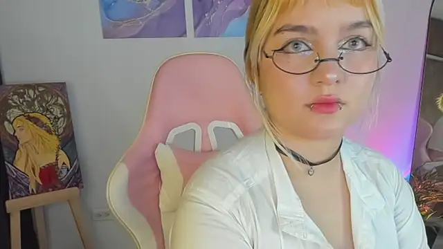 Snapshot of Pretty__zoe chatting on February 2025 02:32:02 AM Pretty  zoe online show from February 2025 02:32:02 AM