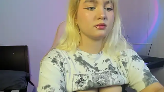 Snapshot of Pretty__zoe chatting on October 2025 06:17:02 PM Pretty  zoe online show from October 2025 06:17:02 PM