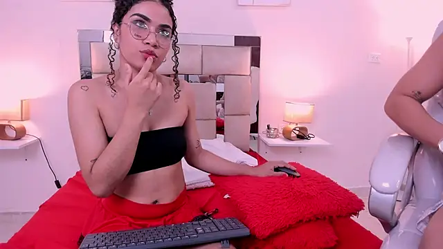 saraandstiven online show from March 2025 09:14:01 AM