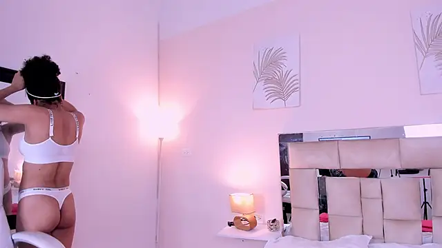 saraandstiven online show from March 2025 06:30:01 AM