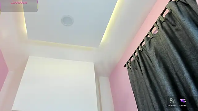 Snapshot of nicolle_pierce chatting on May 2026 01:18:01 PM nicolle pierce online show from May 2026 01:18:01 PM