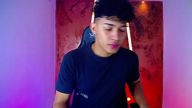jamescurli  online show from February 2025 04:28:02 AM