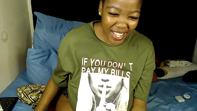 Snapshot of Busty-Londie chatting on November 2025 08:24:02 PM Busty-Londie online show from November 2025 08:24:02 PM