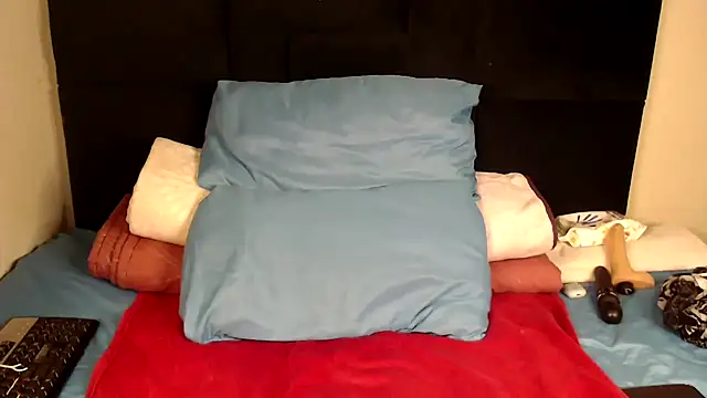 Snapshot of Busty-Londie chatting on November 2025 07:49:02 PM Busty-Londie online show from November 2025 07:49:02 PM