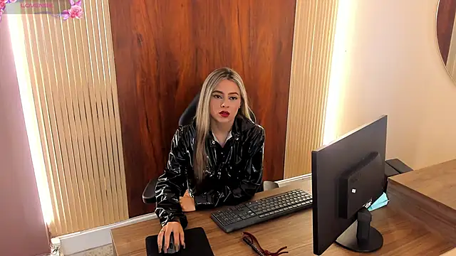 Snapshot of miacarperr1 chatting on January 2025 08:35:02 PM miacarperr1 online show from January 2025 08:35:02 PM