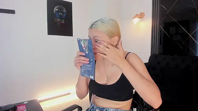 Snapshot of miacarperr1 chatting on February 2026 08:26:02 PM miacarperr1 online show from February 2026 08:26:02 PM