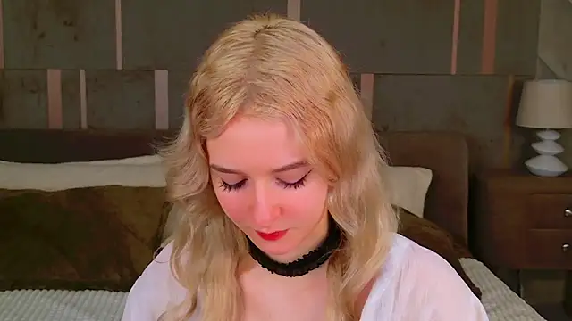 Snapshot of NaomiLoys chatting on February 2025 12:17:02 AM NaomiLoys online show from February 2025 12:17:02 AM