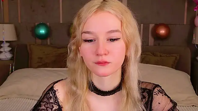 Snapshot of NaomiLoys chatting on February 2025 12:04:01 AM NaomiLoys online show from February 2025 12:04:01 AM