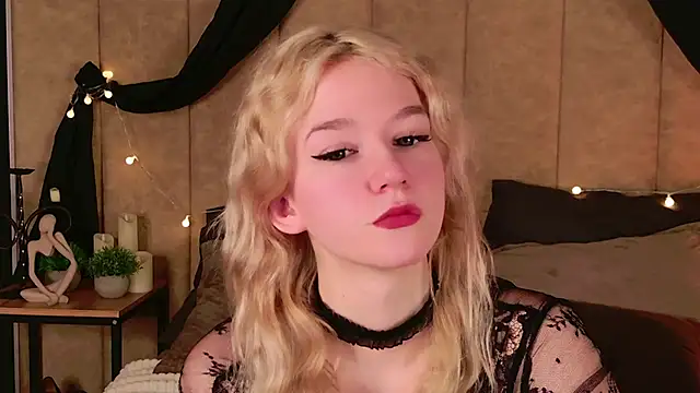 Snapshot of NaomiLoys chatting on February 2025 06:41:01 PM NaomiLoys online show from February 2025 06:41:01 PM