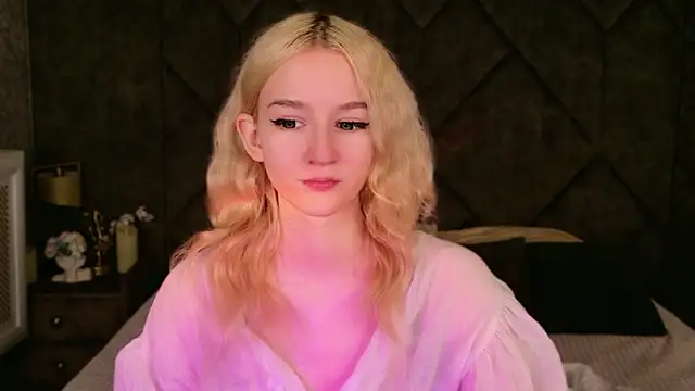 NaomiLoys online show from November 2025 10:58:01 AM