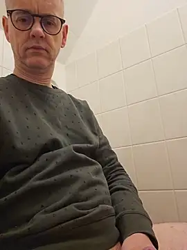 Hectorthyssen1 online show from February 2026 07:18:01 PM