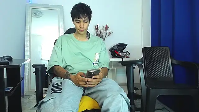 Zacktk7 online show from February 2025 07:42:01 PM