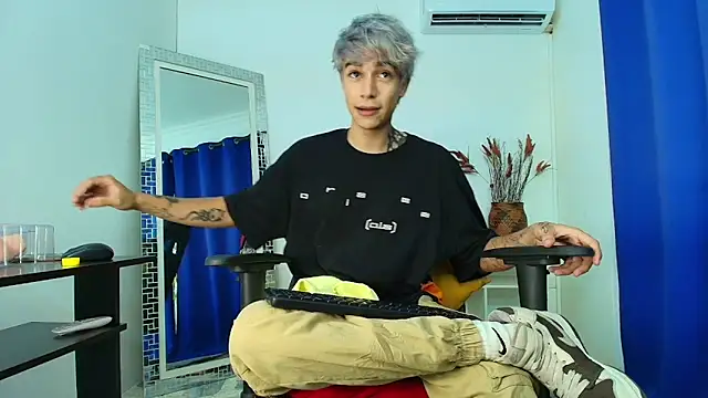 Zacktk7 online show from February 2025 08:22:02 PM