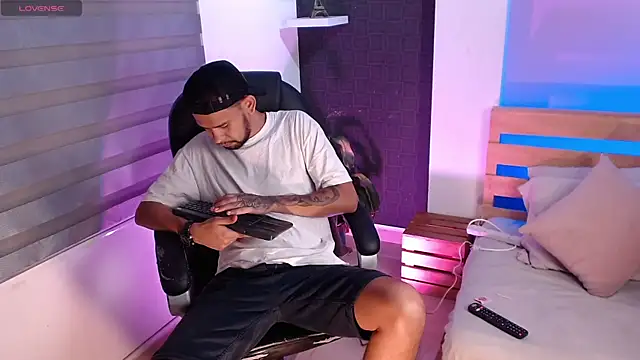 Snapshot of Bedobigcock chatting on January 2025 11:24:02 PM Bedobigcock online show from January 2025 11:24:02 PM