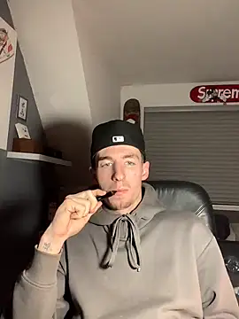 MikesWood21 online show from December 2024 07:21:01 PM