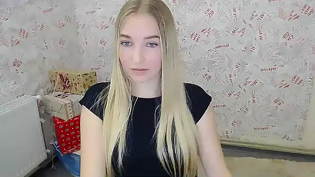 Snapshot of Queen_ofLove chatting on February 2025 11:56:01 AM Queen ofLove online show from February 2025 11:56:01 AM