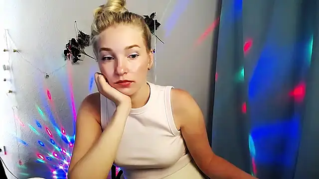 Queen ofLove online show from May 2026 11:04:02 AM
