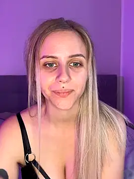 lunawolf21 online show from November 2025 07:42:02 AM