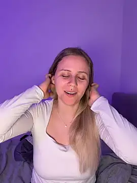 lunawolf21 online show from March 2026 07:25:02 AM