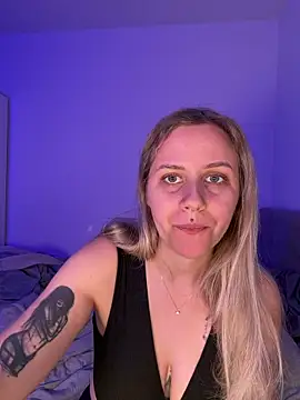 lunawolf21 online show from March 2026 07:46:02 AM