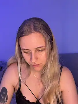 lunawolf21 online show from March 2026 07:23:01 AM