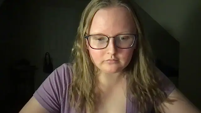 Snapshot of lexie_lilacs chatting on January 2025 11:03:02 PM lexie lilacs online show from January 2025 11:03:02 PM