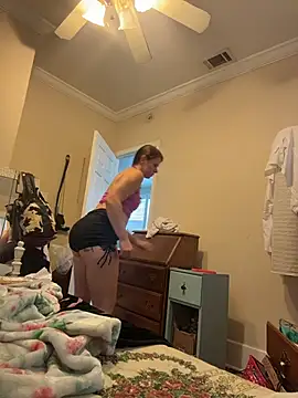 HotMessStilltheBest online show from November 2025 07:03:01 PM