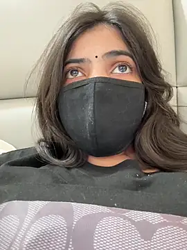 Lunaxx001 online show from April 2026 05:10:01 PM