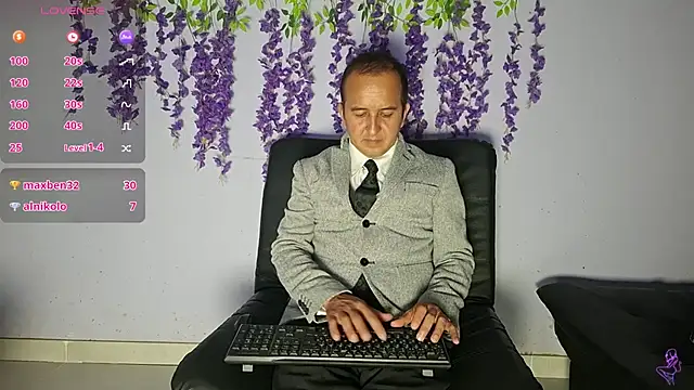 Snapshot of yazforeSolo chatting on February 2026 02:15:02 AM yazforeSolo online show from February 2026 02:15:02 AM