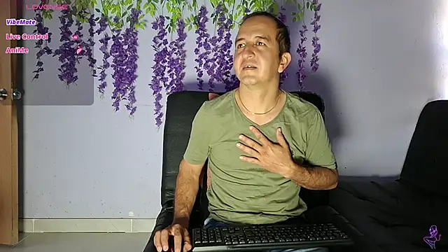 Snapshot of yazforeSolo chatting on February 2026 12:34:01 PM yazforeSolo online show from February 2026 12:34:01 PM