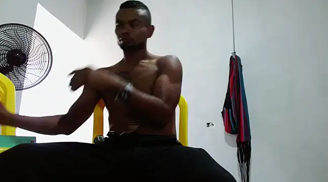 Snapshot of fernandez_latinblackk chatting on March 2025 05:17:02 PM fernandez latinblackk online show from March 2025 05:17:02 PM