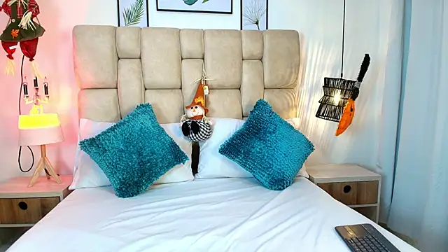 AdharaSmithh online show from October 2025 07:48:01 PM