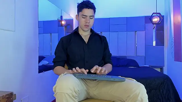 LiamNovak online show from February 2026 12:04:01 PM