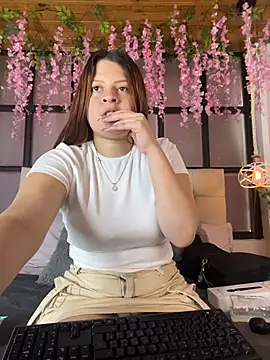 ShyVibes  online show from October 2025 06:56:01 PM