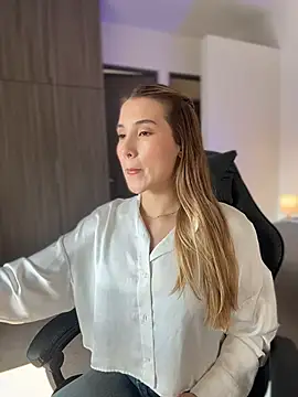 SophieRaily  online show from January 2026 05:06:01 PM