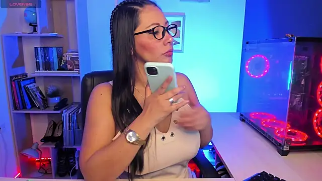 Sue Wolls online show from February 2025 04:00:02 PM