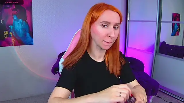 AliceBYKiss online show from December 2024 01:22:02 PM