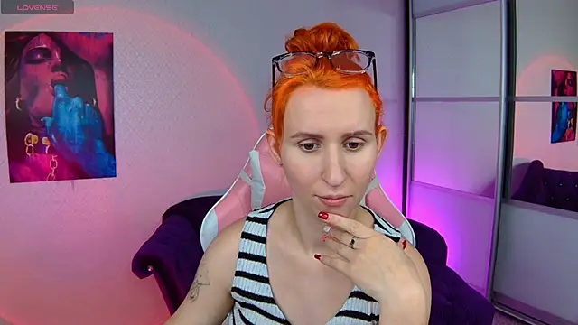 AliceBYKiss online show from February 2025 04:11:02 PM