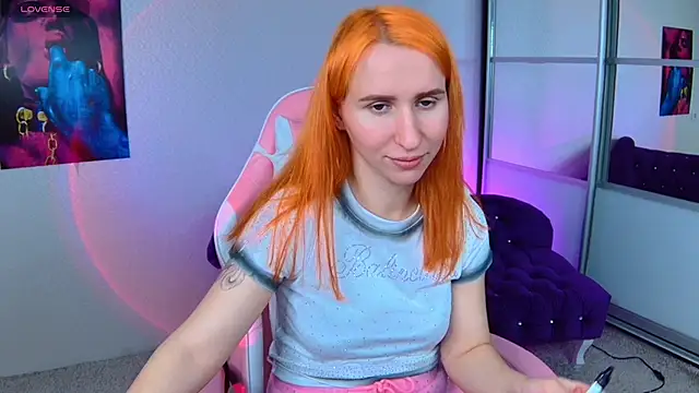 AliceBYKiss online show from February 2025 12:48:02 PM