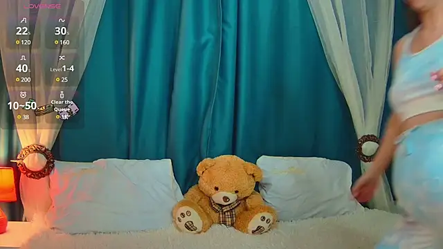 AliceBYKiss online show from March 2025 12:30:02 PM