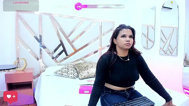 Snapshot of Carolina_Evanss chatting on March 2025 03:44:02 AM Carolina Evanss online show from March 2025 03:44:02 AM