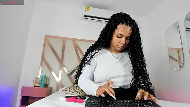 Snapshot of Carolina_Evanss chatting on March 2025 03:33:02 AM Carolina Evanss online show from March 2025 03:33:02 AM