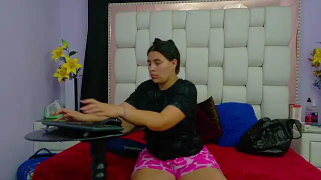 Salome Moonn online show from November 2025 02:02:01 AM