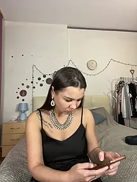 Snapshot of MiraMiss chatting on December 2024 11:06:01 AM MiraMiss online show from December 2024 11:06:01 AM