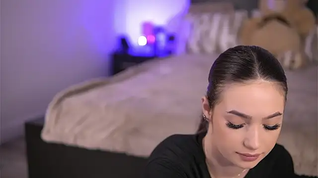 VixenAmour online show from November 2025 06:47:02 AM