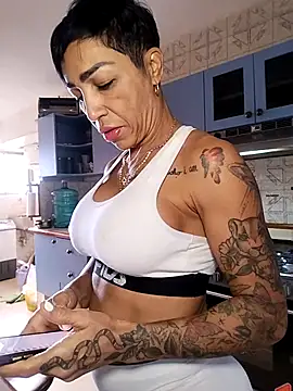 Snapshot of Alison_fitness chatting on November 2025 01:22:01 PM Alison fitness online show from November 2025 01:22:01 PM