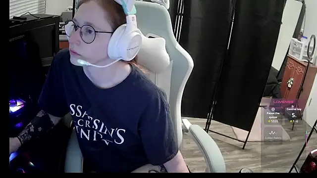 LilyFoxxx online show from May 2026 05:15:02 AM