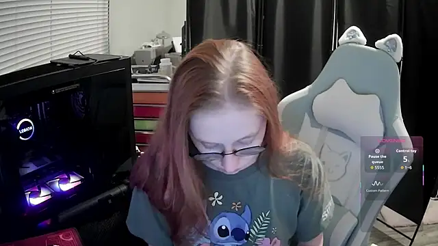 Snapshot of LilyFoxxx chatting on June 2026 05:10:02 AM LilyFoxxx online show from June 2026 05:10:02 AM