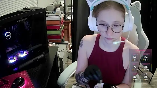 Snapshot of LilyFoxxx chatting on June 2026 05:15:01 AM LilyFoxxx online show from June 2026 05:15:01 AM
