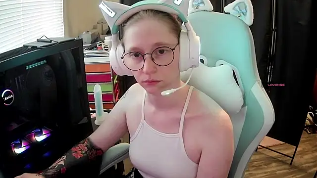 Snapshot of LilyFoxxx chatting on July 2026 11:00:01 PM LilyFoxxx online show from July 2026 11:00:01 PM